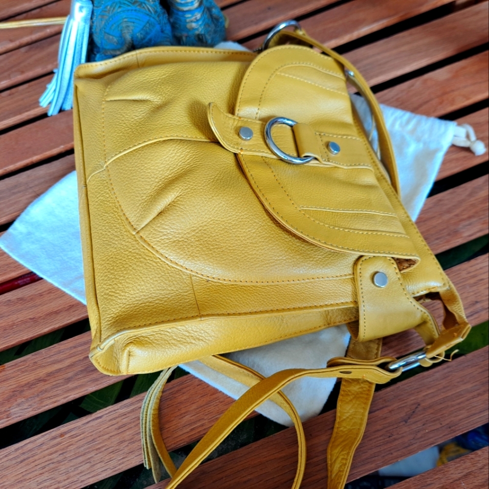 Marco Avane Shoulder Bag. Tan Yellow Leather. - Picture 6 of 15